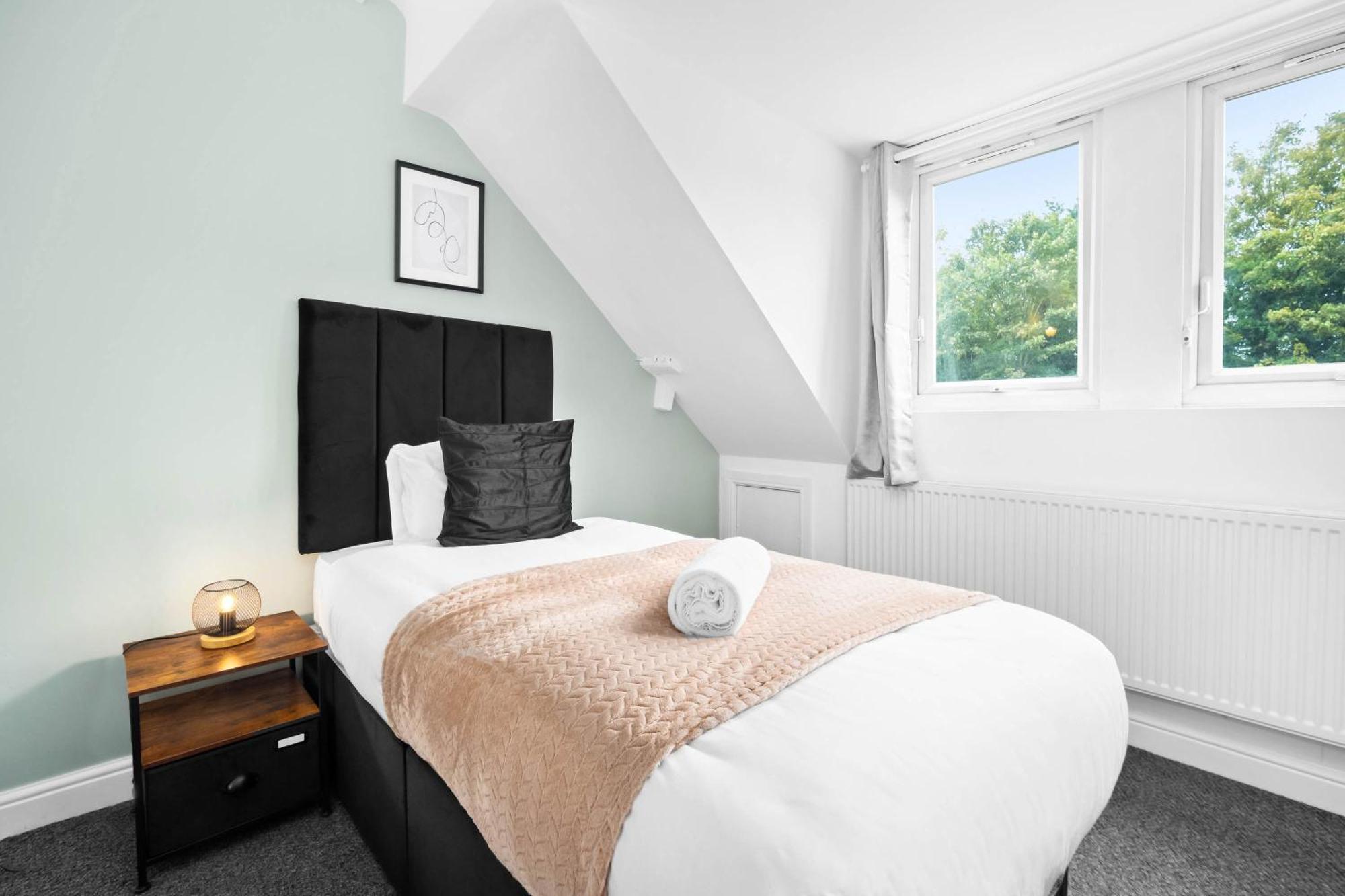 Сasa de vacaciones Three Bed House - Accommodates 7 - Parking - Garden - Harborne 465h